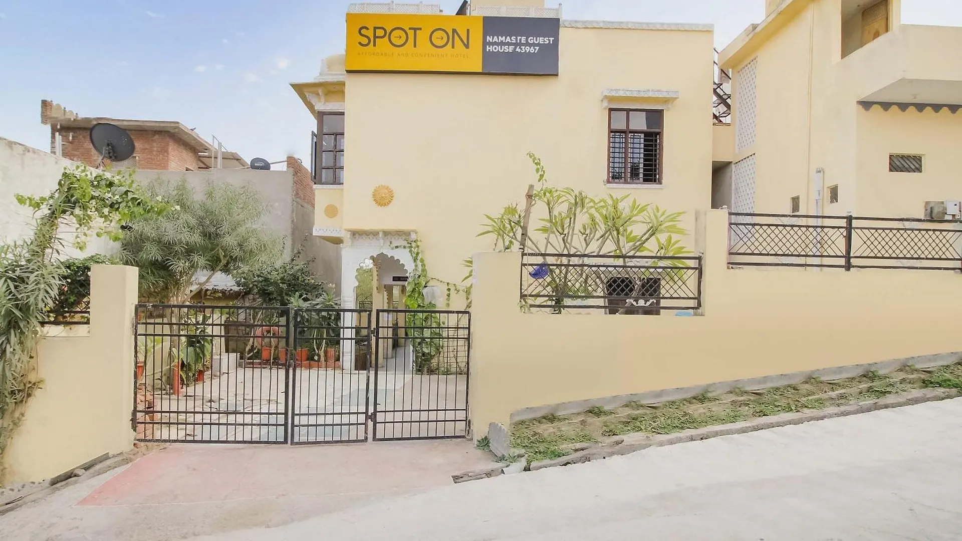 Spot On Namaste Guest House Удайпур Отель